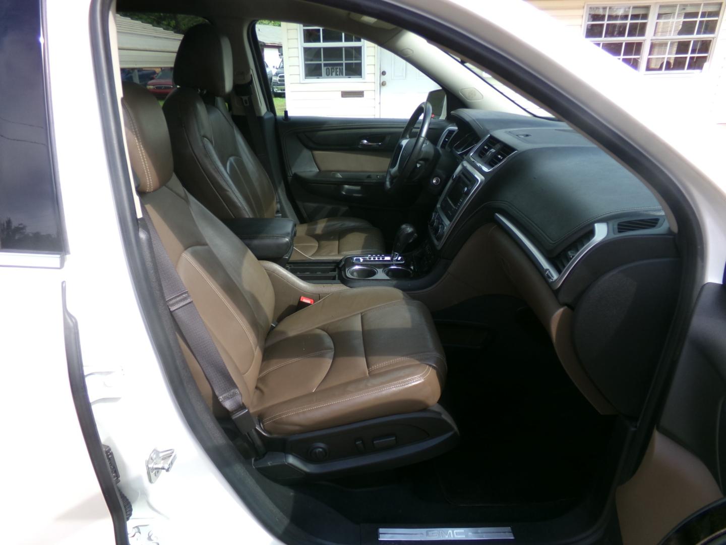 2015 White /Brown GMC Acadia SLT (1GKKRRKD4FJ) with an 3.6L engine, automatic transmission, located at 401 First NE, Bearden, AR, 71720, (870) 687-3414, 33.726528, -92.611519 - Photo#23